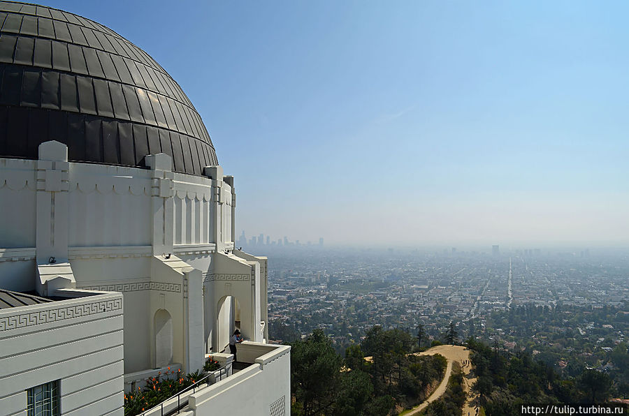 Можете сравнить вид днём и ночью с приблизительно одной точки. Ночной вид — фото из интернета. Можете сравнить вид днём и ночью с приблизительно одной точки. Ночной вид — фото из интернета.