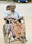 Старость бывает разной. За кем-то уход да внимание... К слову, пенсии на Шри-Ланке не предусмотрены, разве что в выигрыше оказываются только государственные служащие