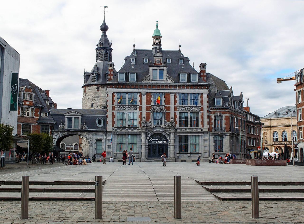 Красивых любят чаще и прилежней Намюр, Бельгия