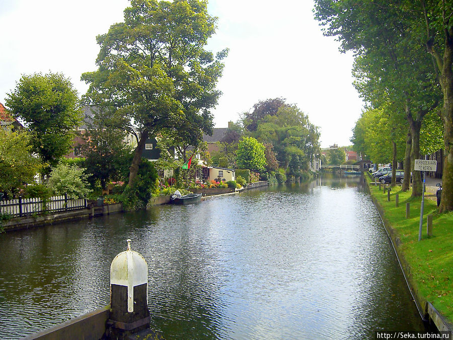 В Эдаме много каналов Эдам, Нидерланды