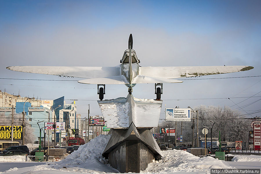 Памятник штурмовику Ил-2 в Самаре Самара, Россия