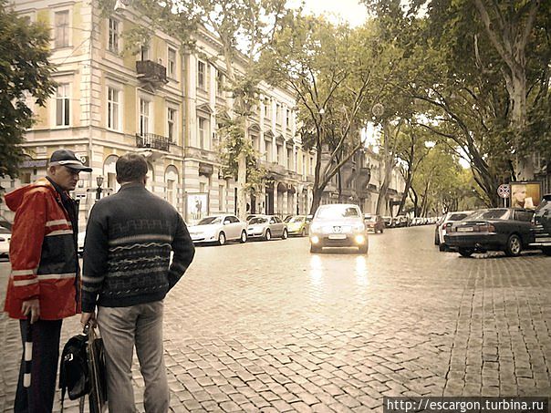 Людей на улицах практически нет. Видимо, все-таки одесситы не особо любят дождь. Одесса, Украина