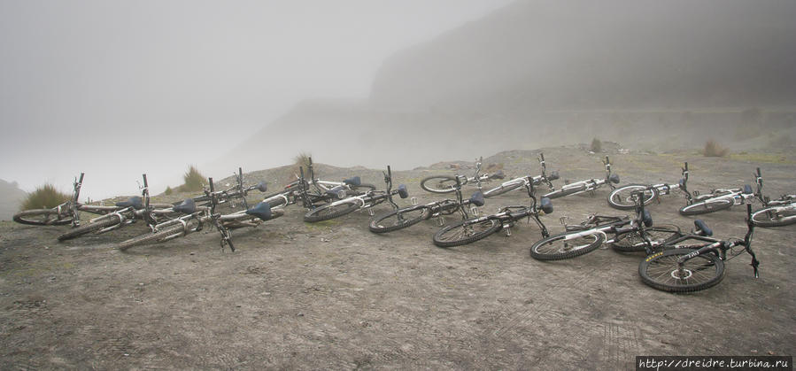 На велосипедах по Дороге Смерти в Боливии Ла-Пас, Боливия