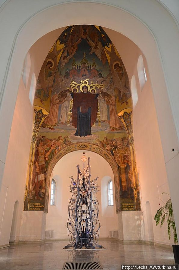 Алтарная часть Алтарная часть