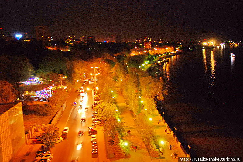 Ночная прогулка из Европы в Азию Ростов-на-Дону, Россия Ночная прогулка из Европы в Азию Ростов-на-Дону, Россия