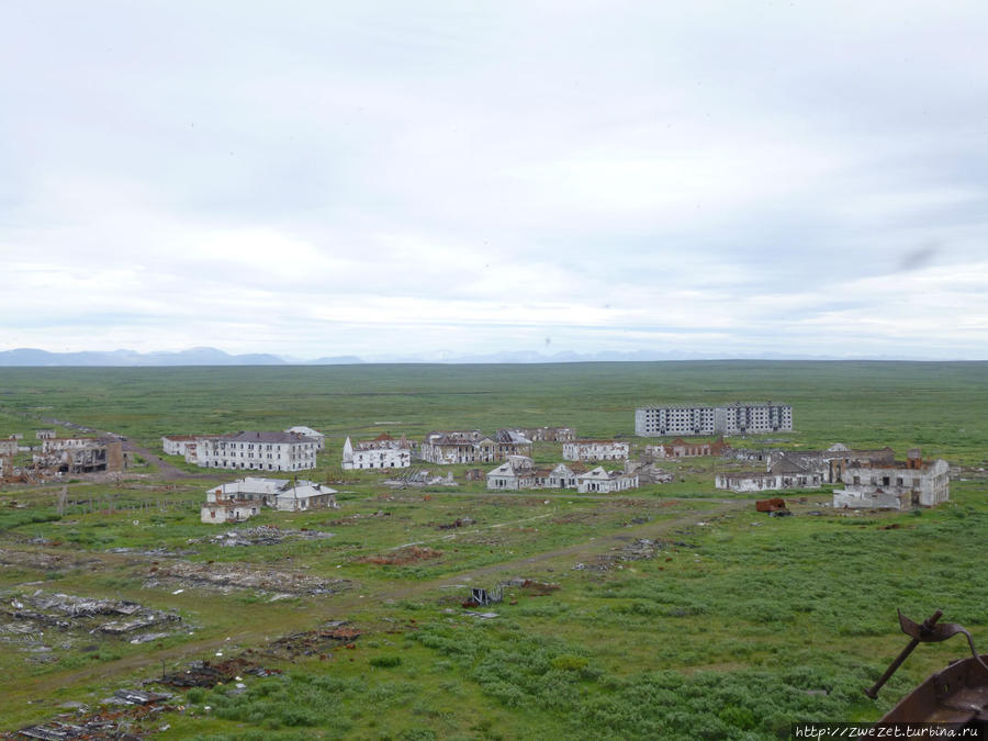 Вид с водонапорной башни на краю поселка Хальмер-Ю, Россия