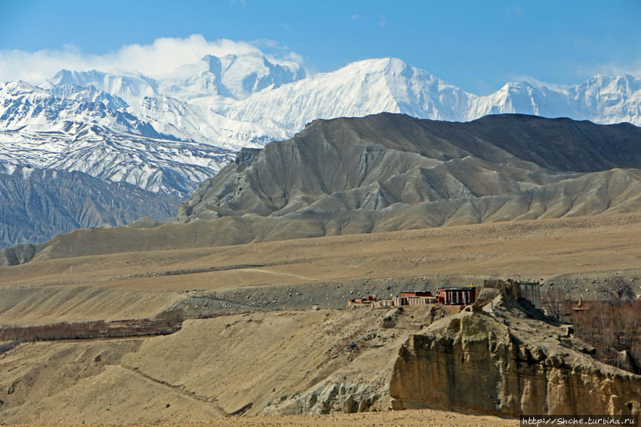 Слева показался небольшой городок Surkhang (3400 m), в него мы не заходили Ло-Мантанг, Непал