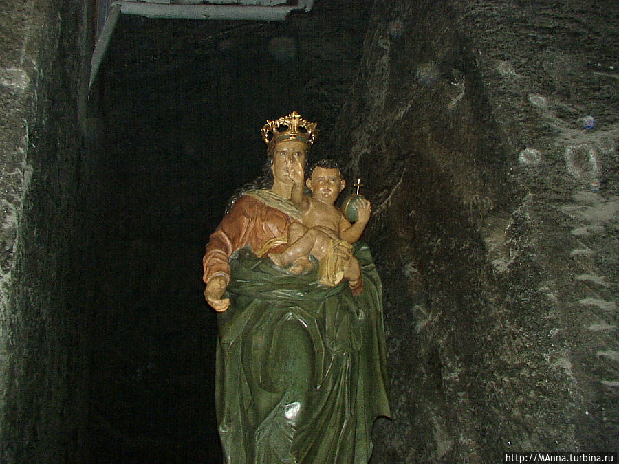Это Дева Мария из соли Величка, Польша Это Дева Мария из соли Величка, Польша