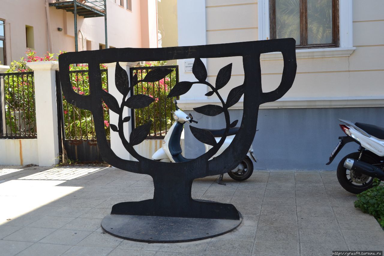 Новый город Родоса. Жизнь продолжается Родос, остров Родос, Греция Новый город Родоса. Жизнь продолжается Родос, остров Родос, Греция