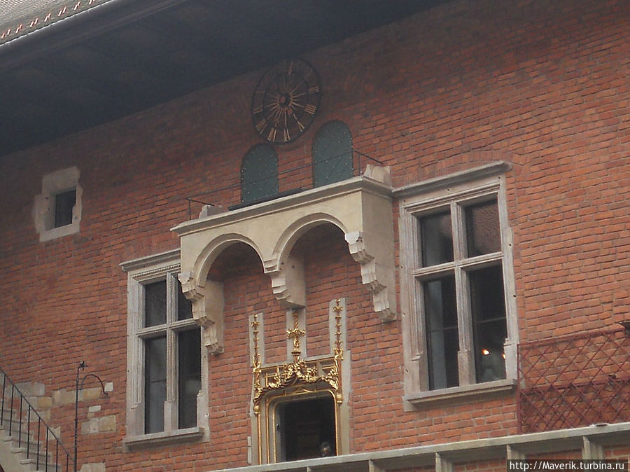 Знаменитые часы Ягеллонского университета. Краков, Польша