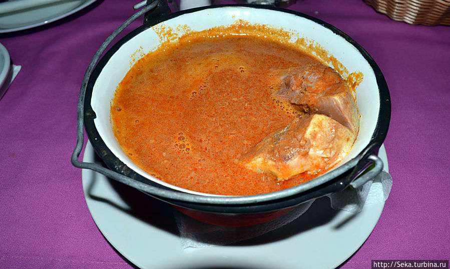 Рыбный суп «Халасле» Будапешт, Венгрия