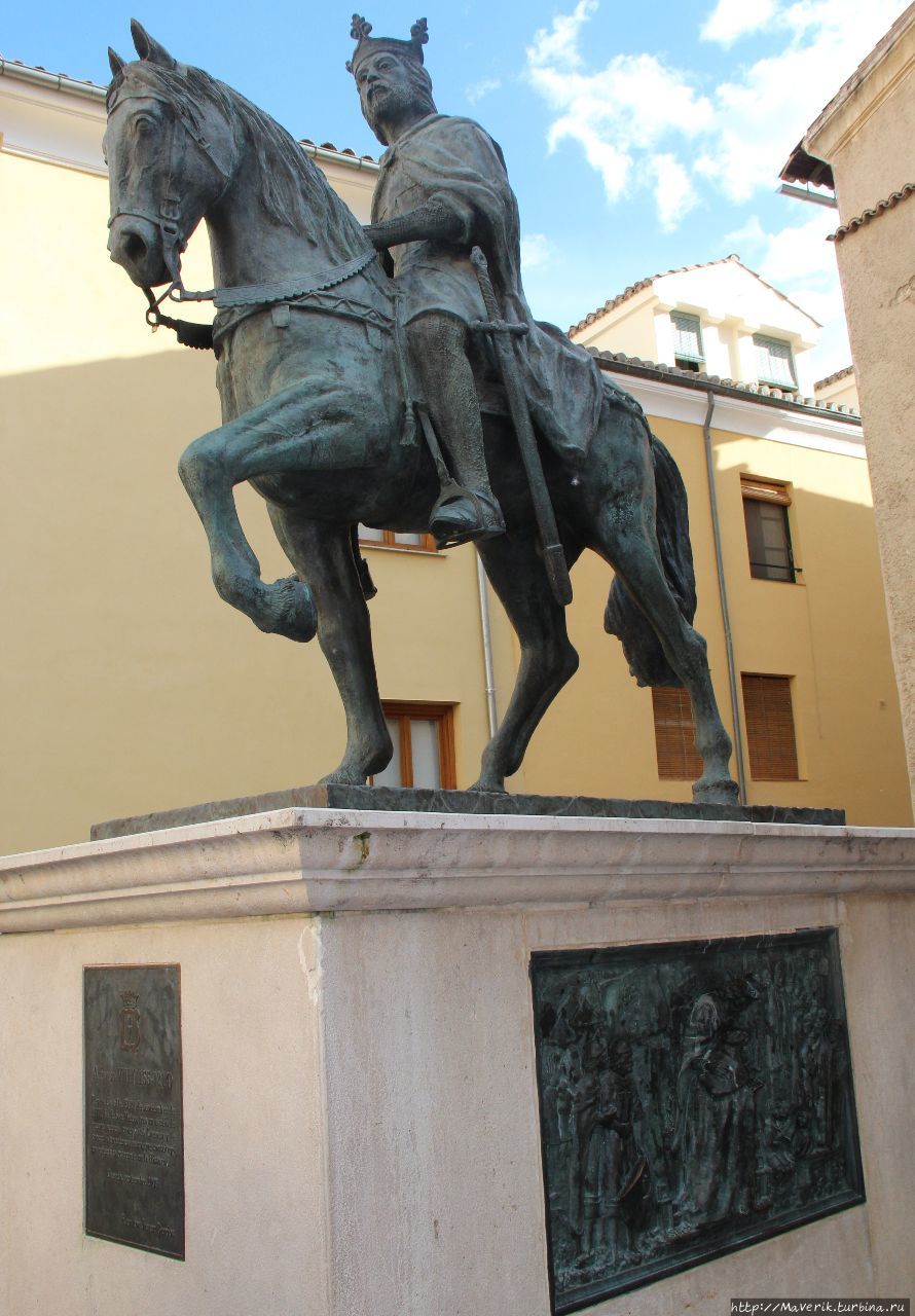 Памятник кастильскому королю Альфонсо VIII. Куэнка, Испания