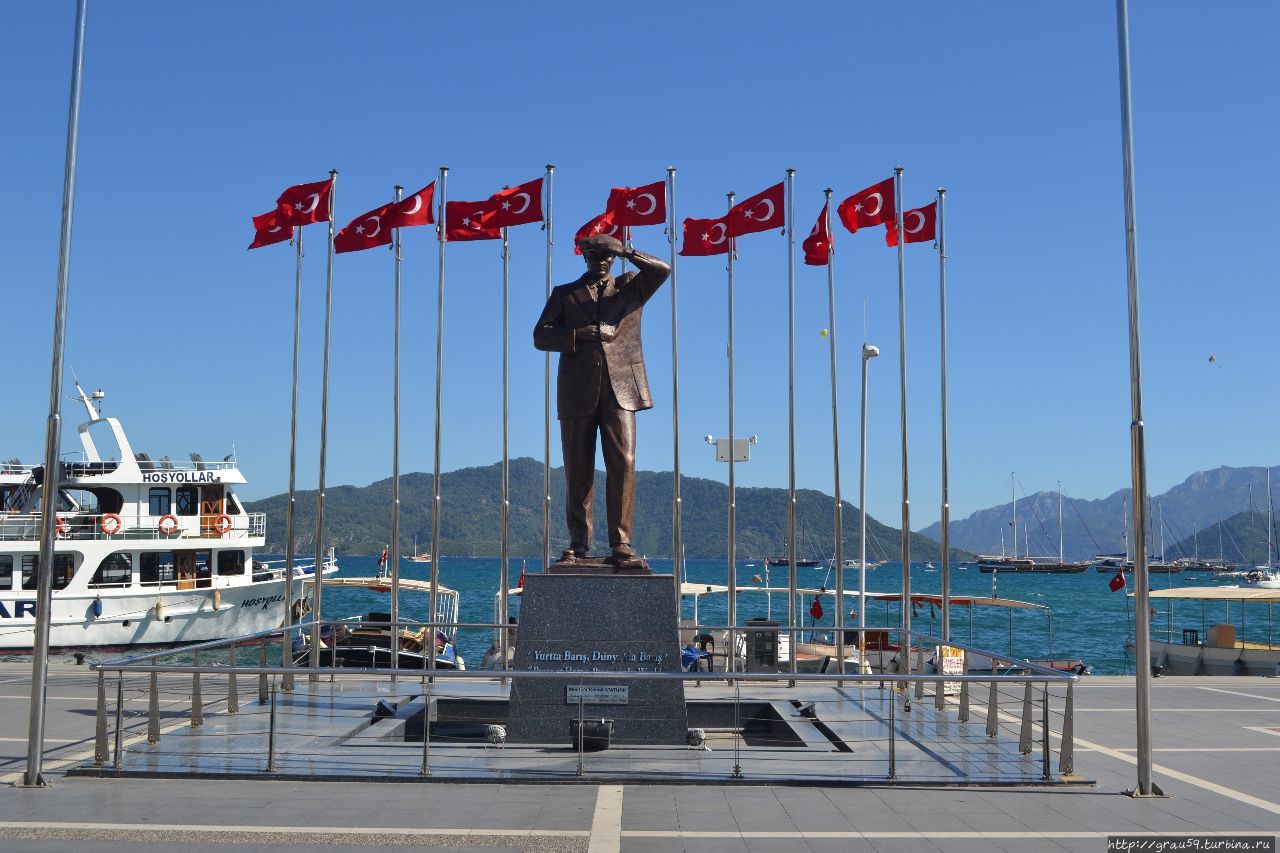 Памятник Mуcтaфe Keмaлю Aтaтюpку Мармарис, Турция