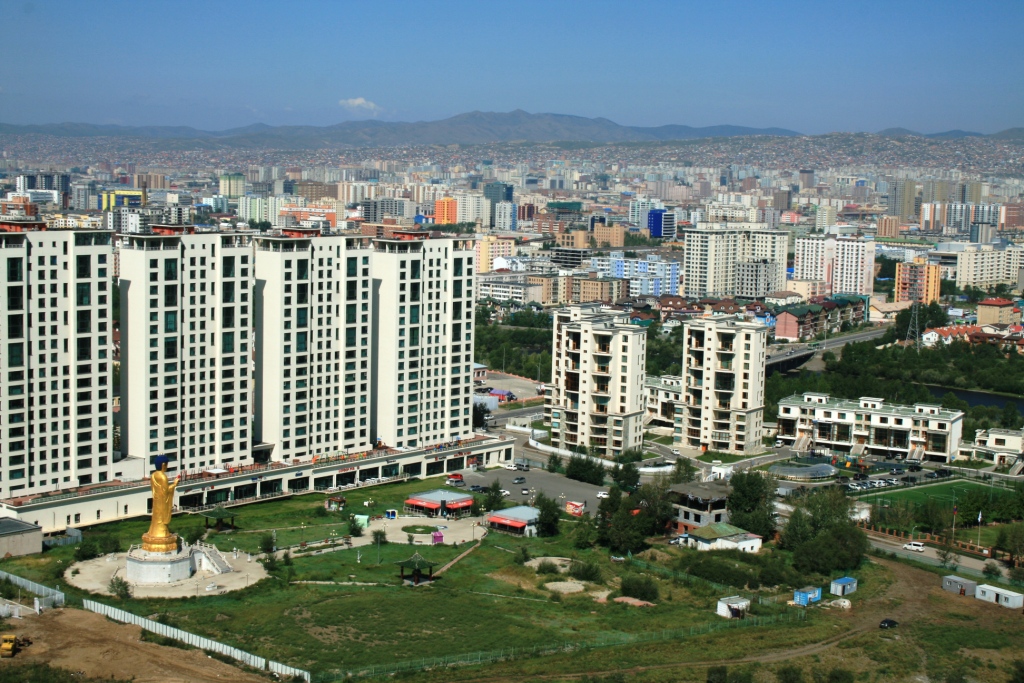 Город —  издали. Улан-Батор, Монголия