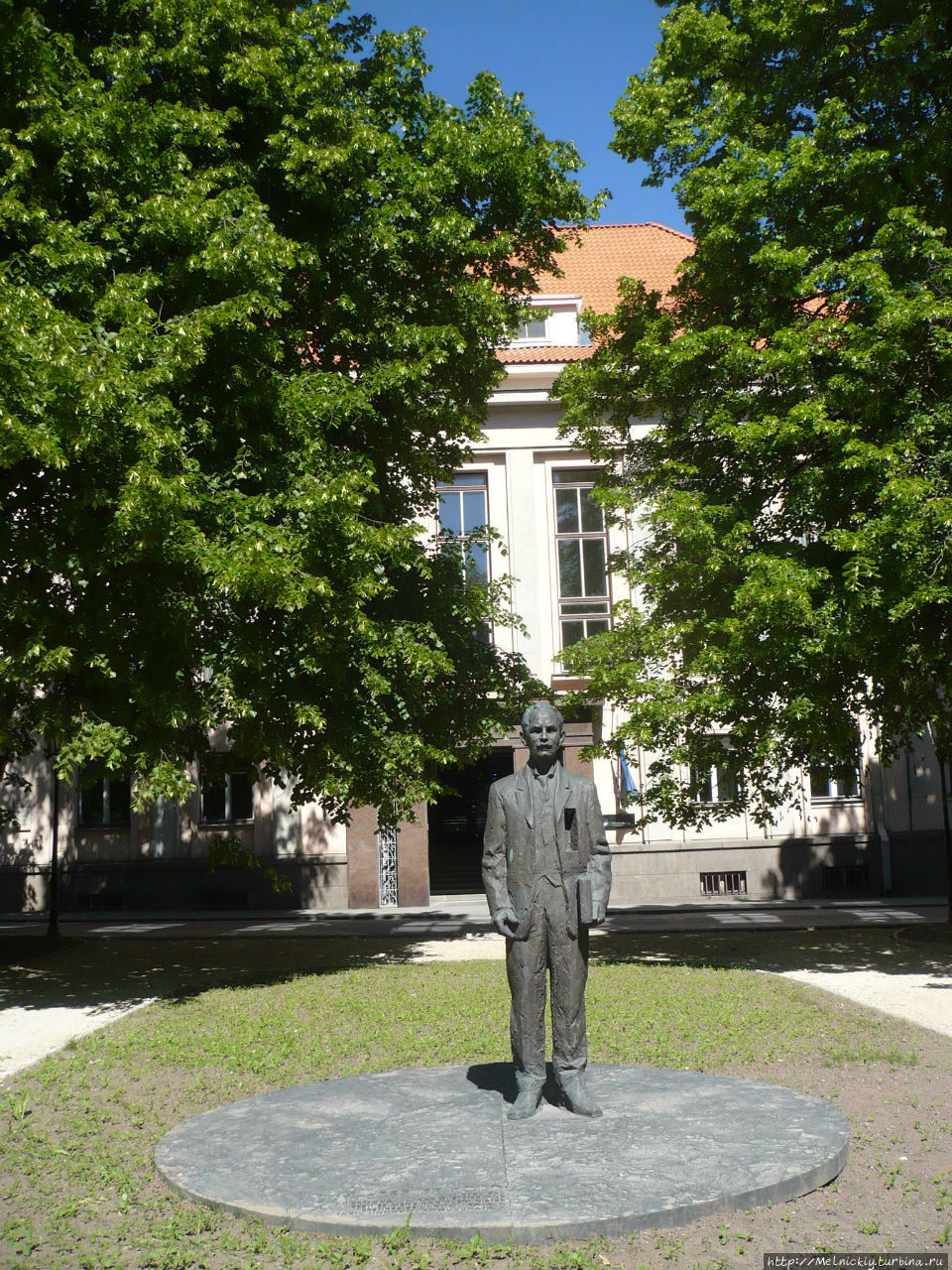 Памятник Пеэтеру Пыльду Тарту, Эстония