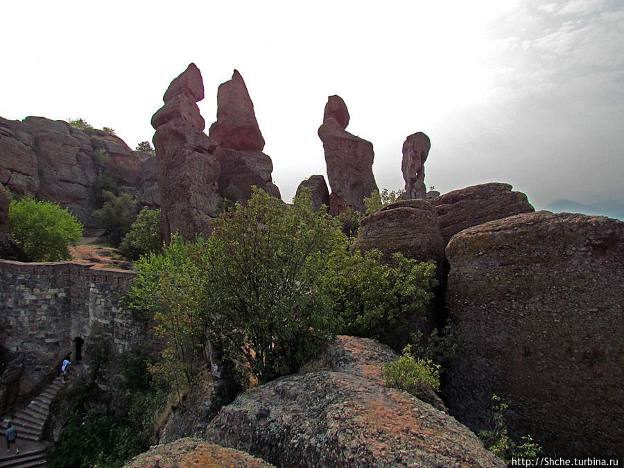 Прогулки по камнями местами весьма экстремальны... Прогулки по камнями местами весьма экстремальны...