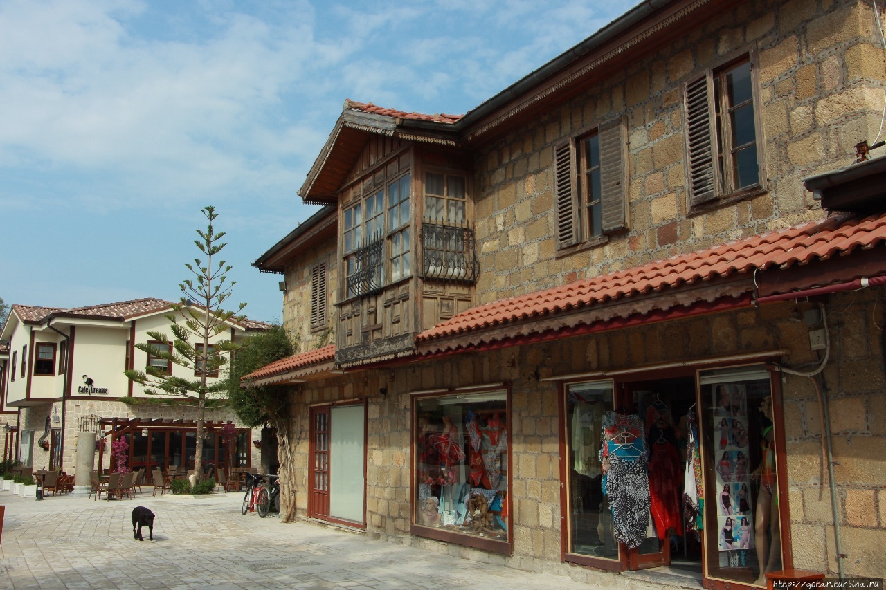 Маковый цвет турецкого берега Сиде, Турция Маковый цвет турецкого берега Сиде, Турция