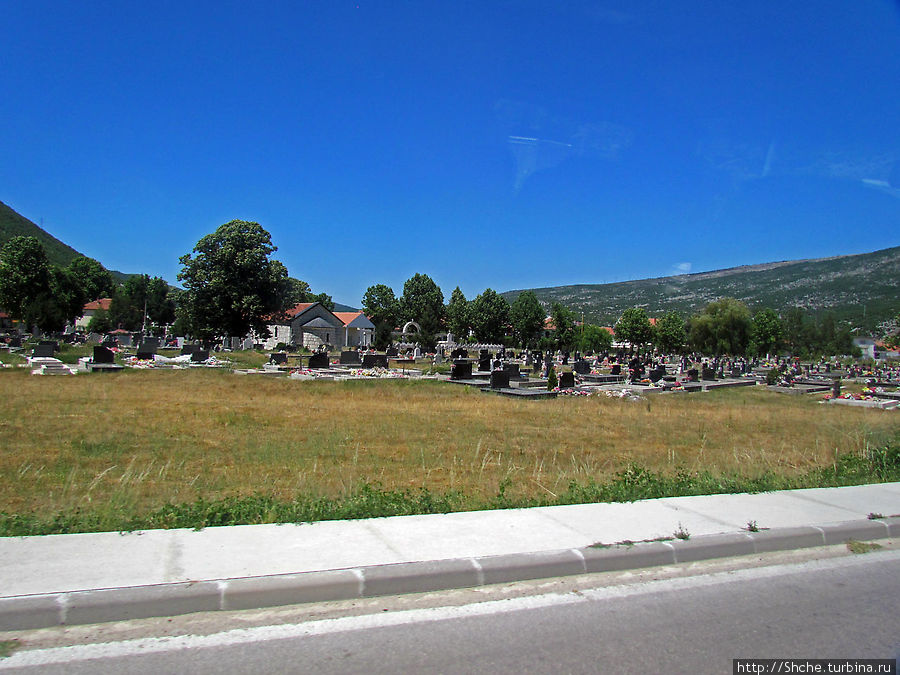 По кладбищу видно, преимущесвенно какое население этого города Любинье, Босния и Герцеговина