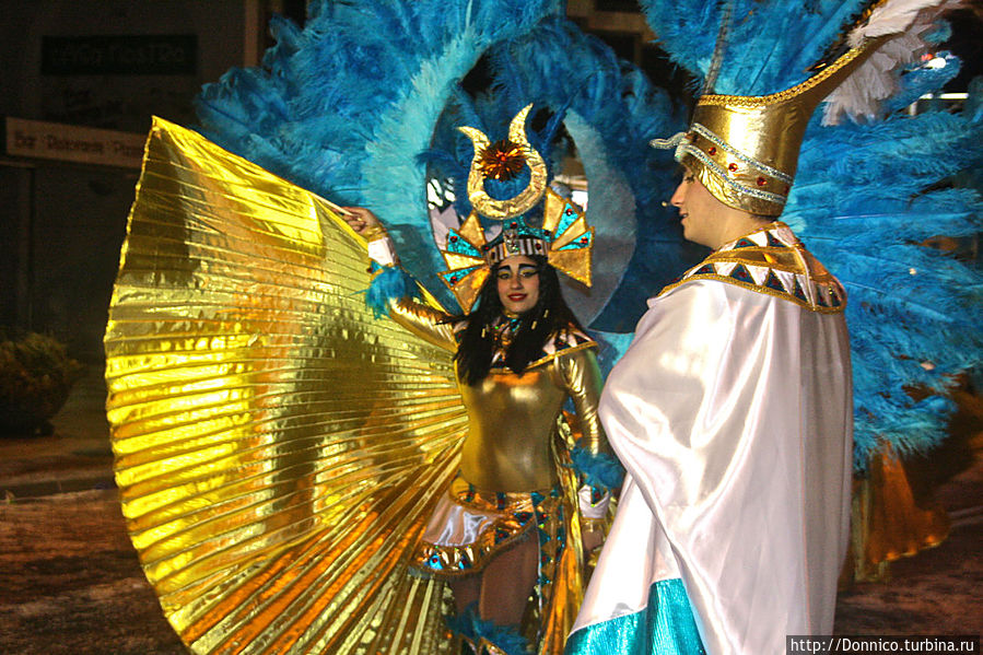 костюмы у египтянок были величественны и царские (фараонские) костюмы у египтянок были величественны и царские (фараонские)