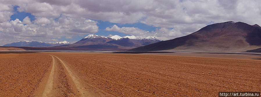 промчаться по огромным красным пустыням Уюни, Боливия
