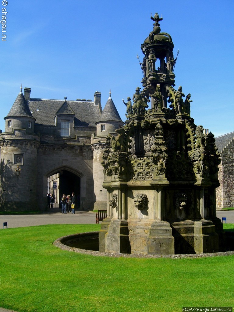 Королевский дворец Холирудхаус в Эдинбурге. Ренессансный фонтан. Фото из интернета Эдинбург, Великобритания