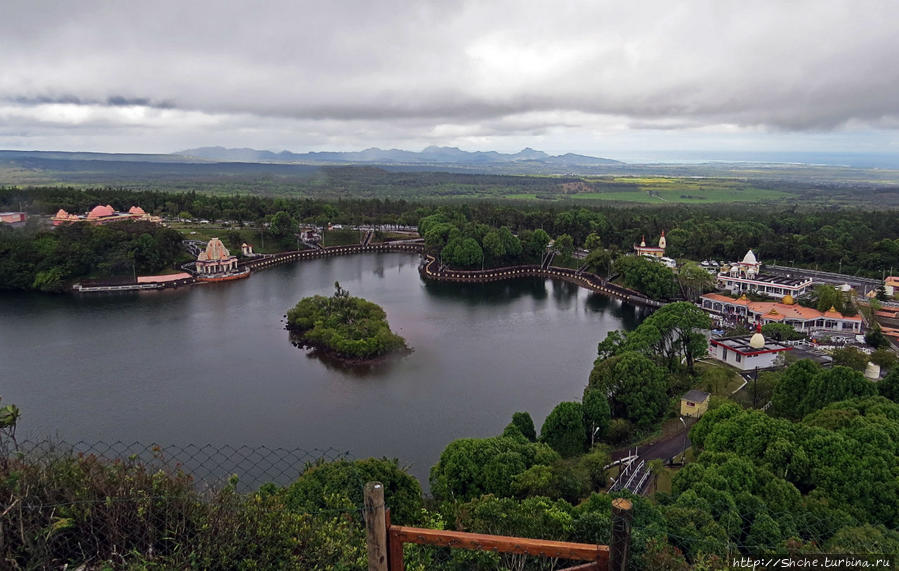Ганга Талао — священное кратерное озеро с храмом Шивы Озеро Ганга Талао, Маврикий
