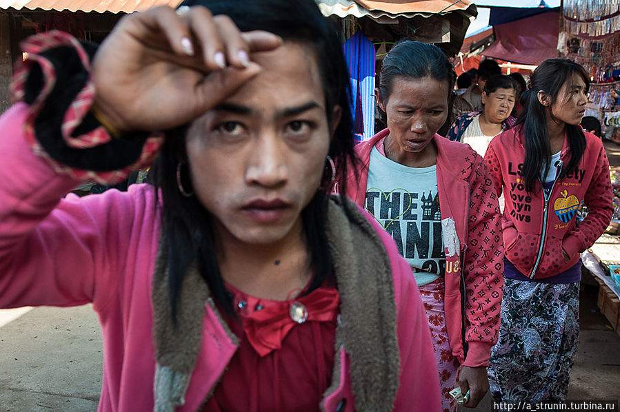 Рынок на воде Озеро Инле, Мьянма Рынок на воде Озеро Инле, Мьянма
