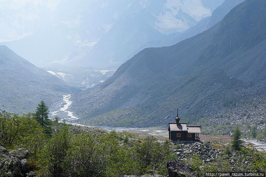 Часовня в память о погибших альпинистах Часовня в память о погибших альпинистах