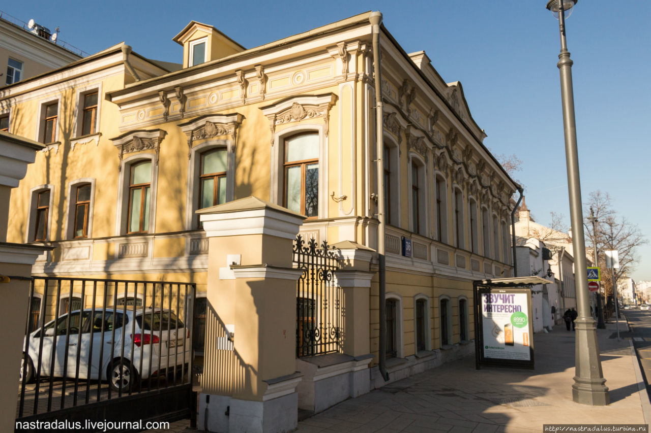 Потрясающий по красоте дом с флигелями: Москва, Россия
