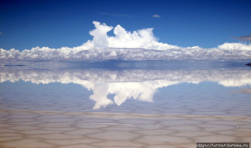 Зеркальная красота боливийского озера Уюни Уюни, Боливия