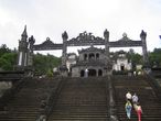 Хюэ. Гробница  императора Кхай Диня. Входные ворота