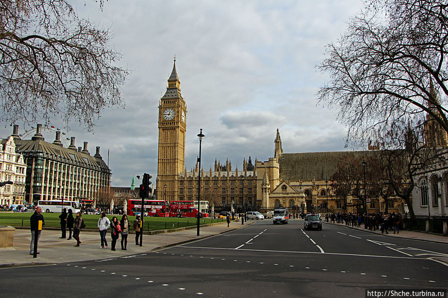 Выходим на Парламентскую площадь, впереди собственно Парламент и Биг Бен Лондон, Великобритания