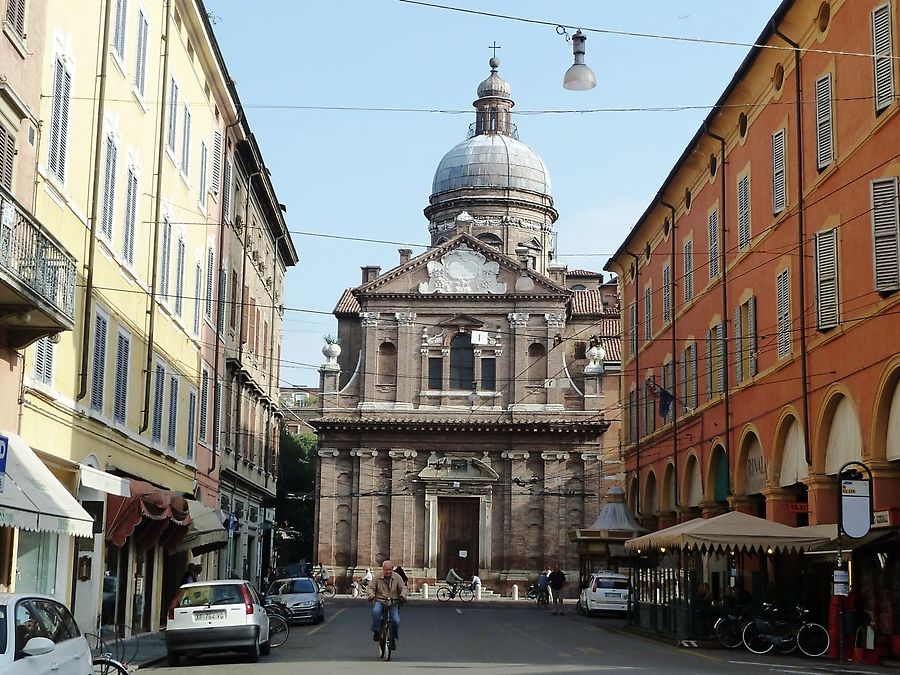 По Модене пешком и с картой Модена, Италия По Модене пешком и с картой Модена, Италия