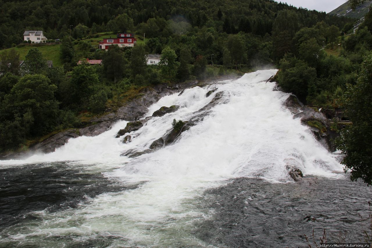Водопад Хеллесюльтфоссен - чудесная изюминка Гейрангерфьорда