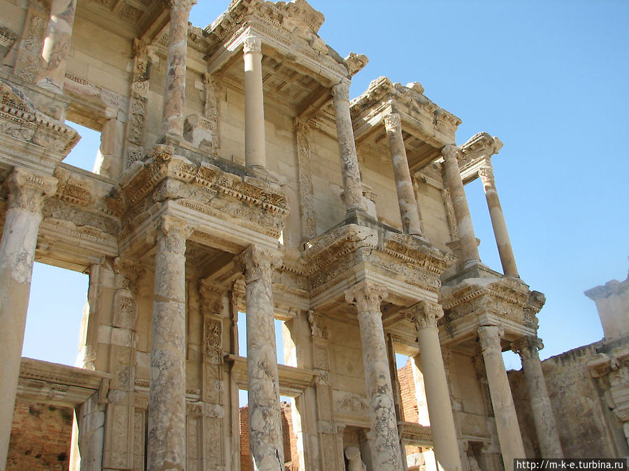 Эфес. Библиотека Цельсия и Ворота Мазавса и Митридата Эфес античный город, Турция