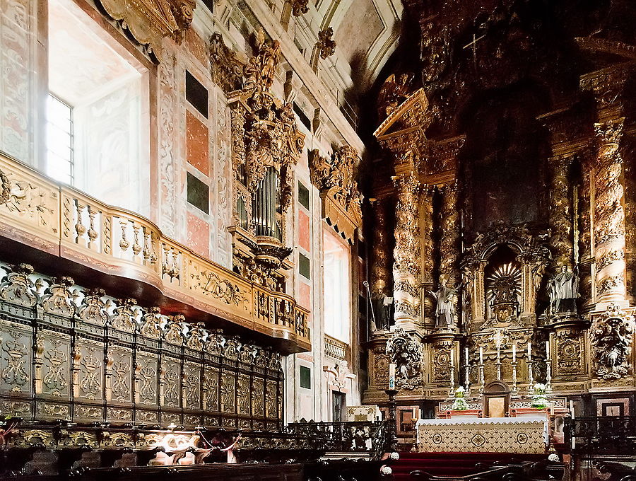 Португальцы, как истинные ревностные католики, а также успешные конкистадоры, от души любят золото. Порту, Португалия