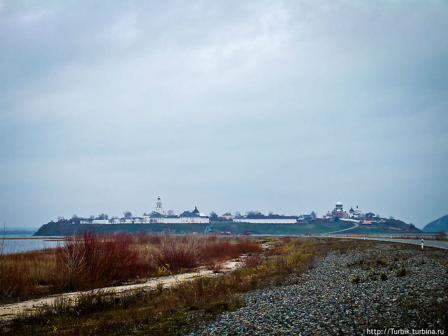 вид на остров с насыпи вид на остров с насыпи