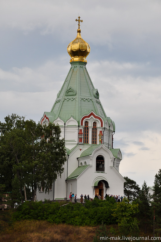 Центральным храмом Никольского скита является храм Святого Николая Мирликийского, покровителя мореплавателей и путешественников. Россия