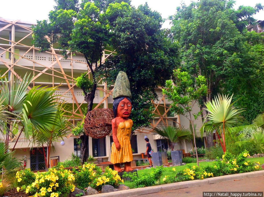 В школьном дворе Сен-Дени, Реюньон В школьном дворе Сен-Дени, Реюньон