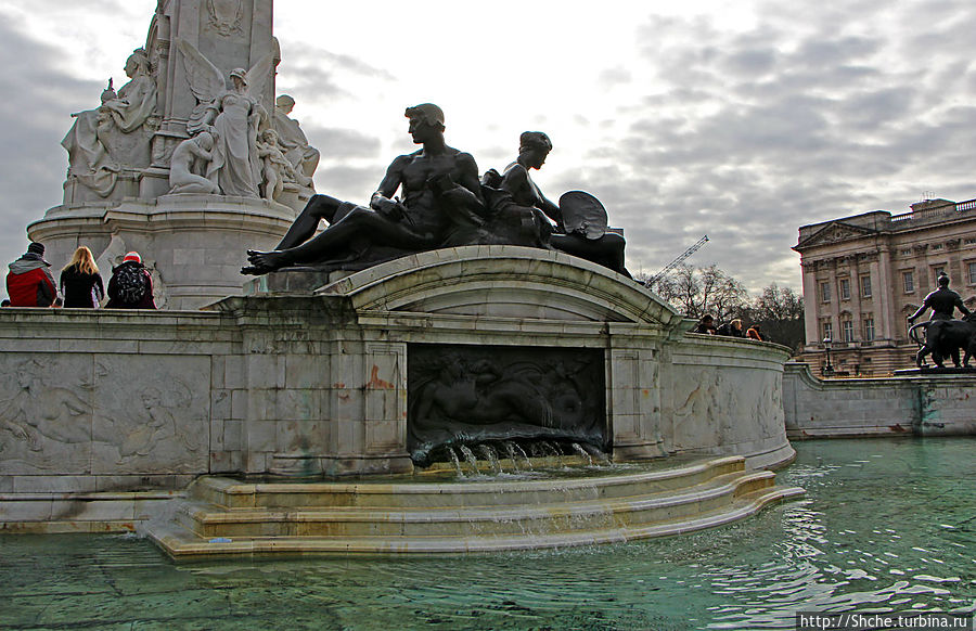 у фонтана струй, бьющих вверх нет... у фонтана струй, бьющих вверх нет...