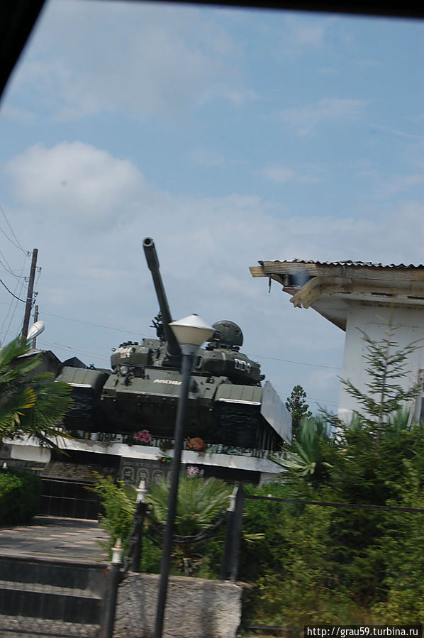 Памятник павшим танкистам в войне 1992-1993 / Monument to the fallen tank crews in the war of 1992-1993