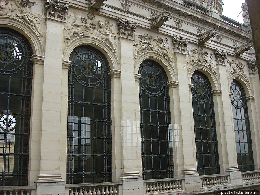 У входа во дворец (начало экскурсии) Версаль, Франция