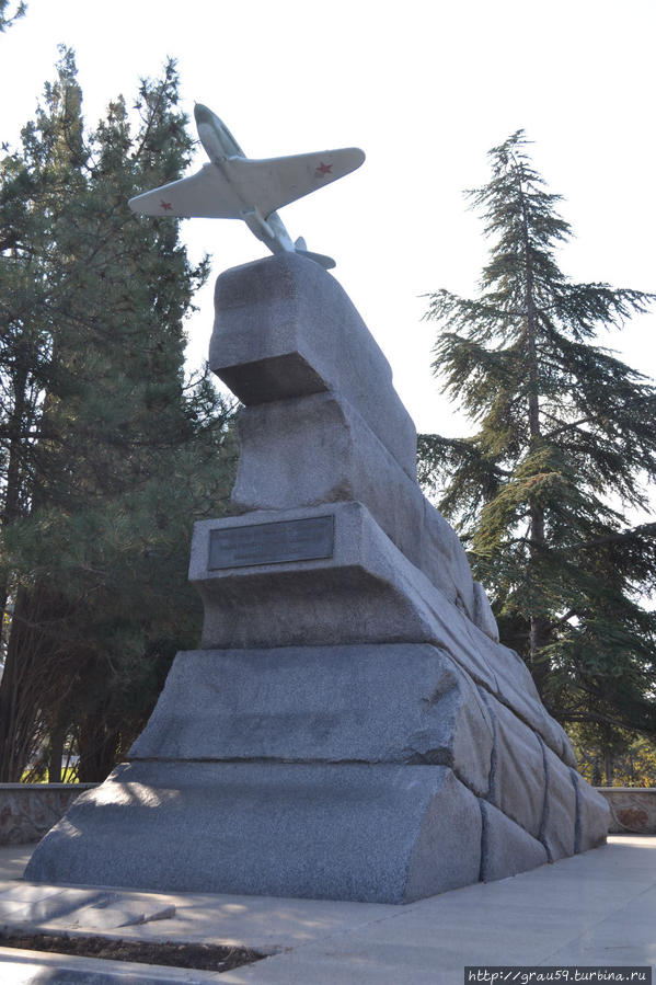 Памятник лётчикам Восьмой воздушной армии Севастополь, Россия
