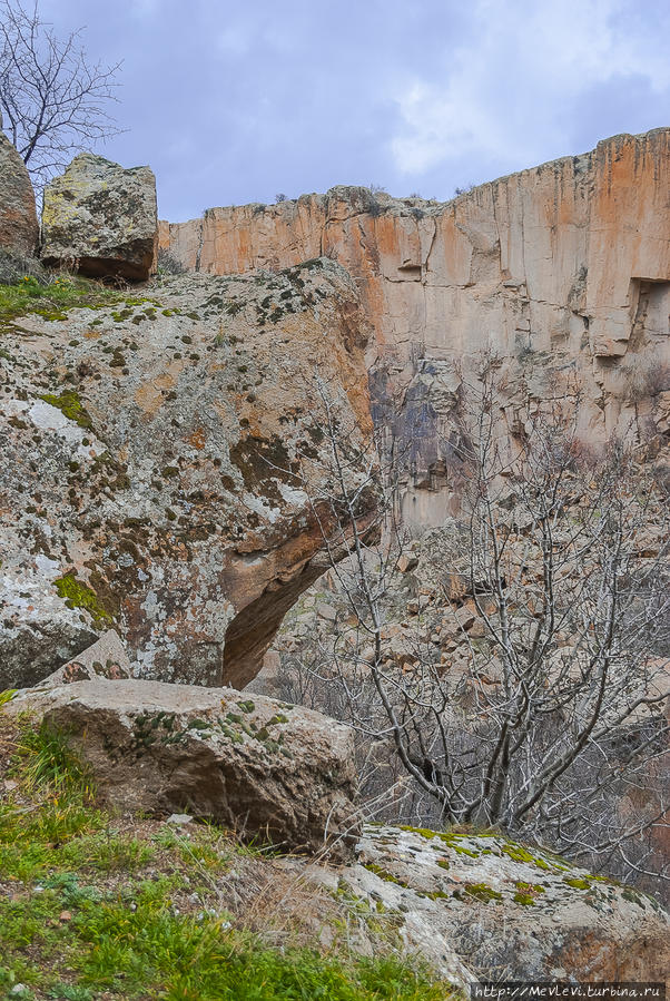 Долина Ихлара (Ihlara) Ихлара (долина), Турция Долина Ихлара (Ihlara) Ихлара (долина), Турция