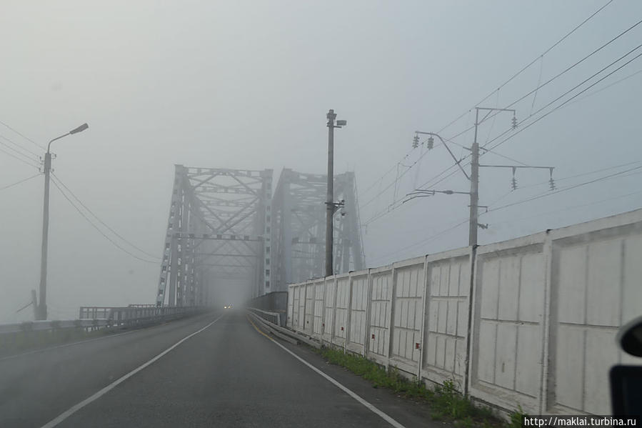 Мост через Енисей разделяет Хакасию и Красноярский край.