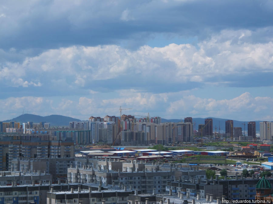 Растёт город. Всё ближе к облакам. Красноярск, Россия Растёт город. Всё ближе к облакам. Красноярск, Россия