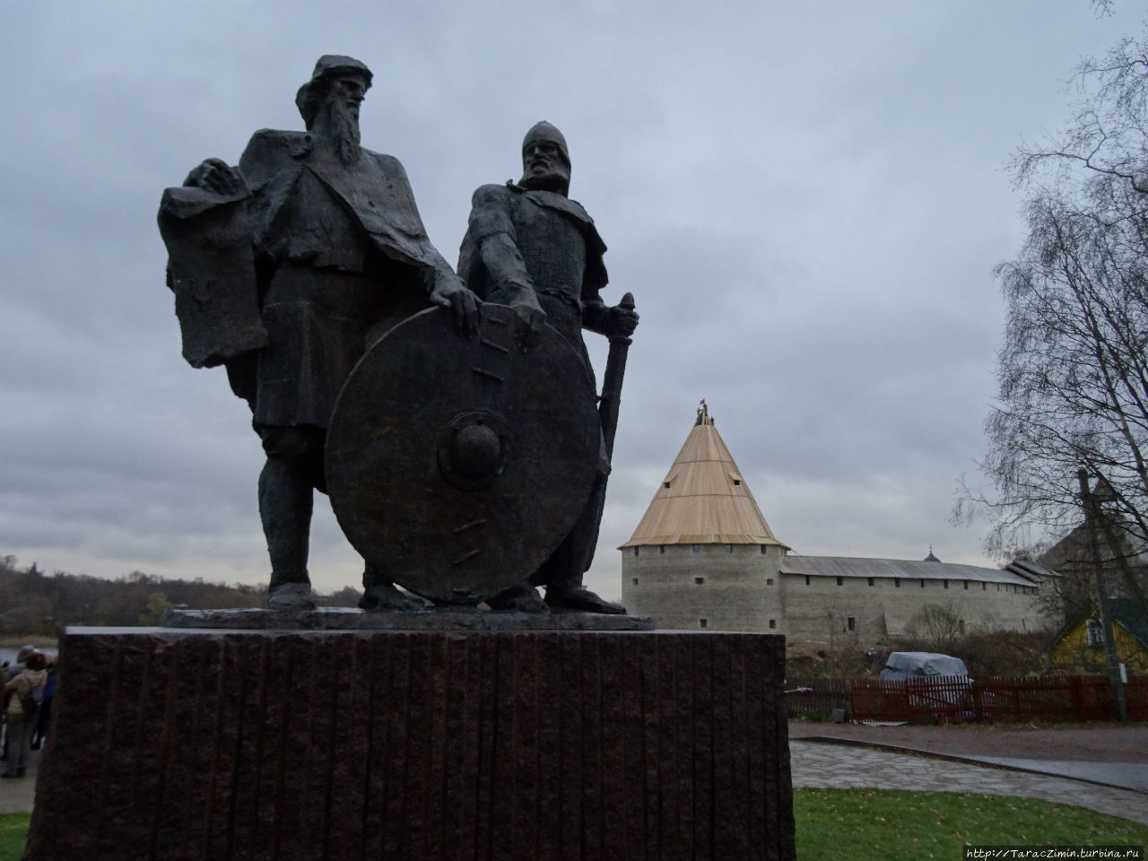 Памятник князьям Рюрику и Олегу Старая Ладога, Россия