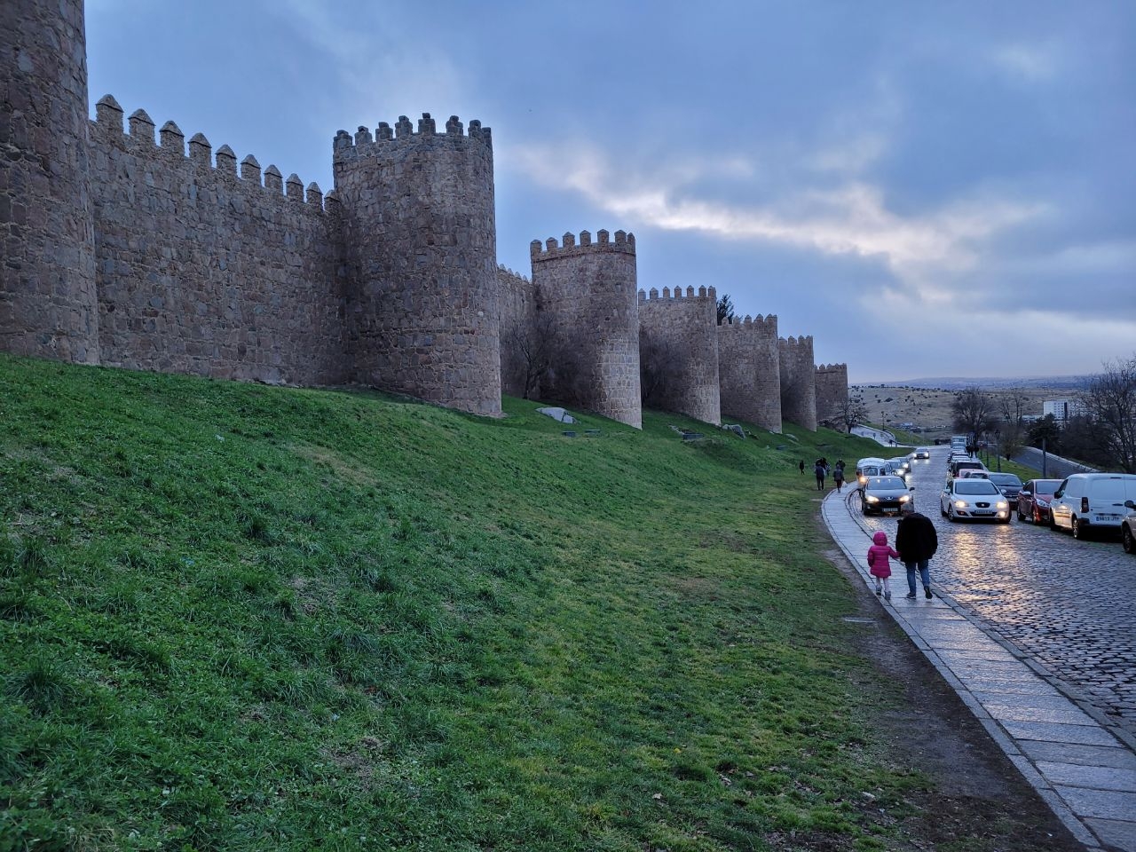 Крепостная стена и исторический центр Авилы / Walled city of Avila and historic center