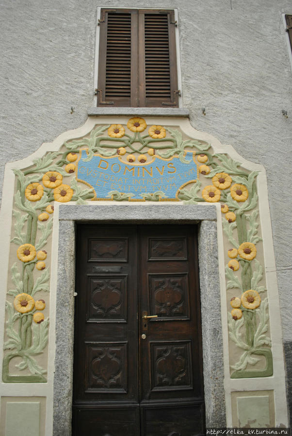 Портал некого дома Локарно, Швейцария