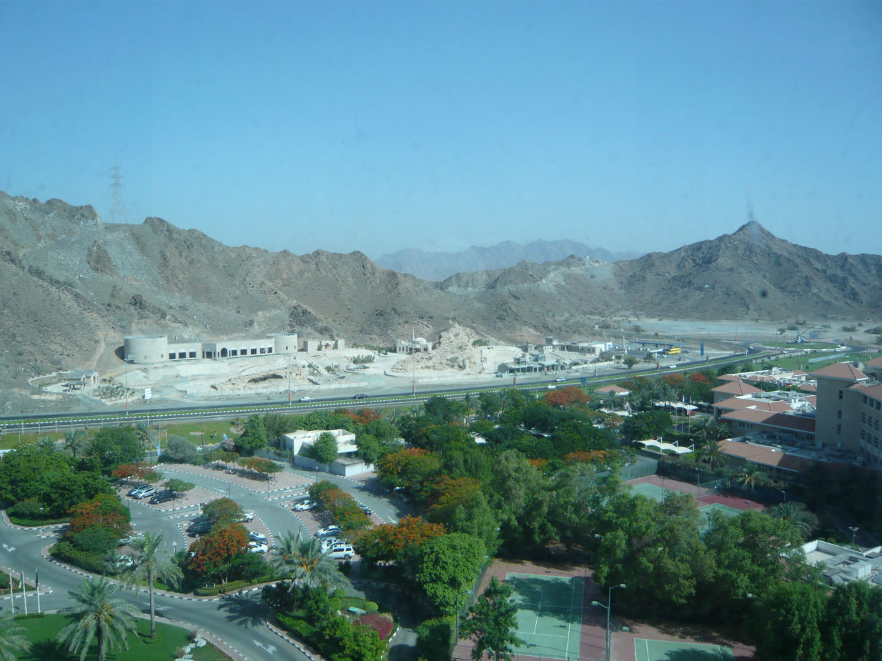 Вид из отеля назаправку Фуджейра, ОАЭ